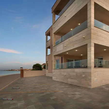 Vista Royal Apartment