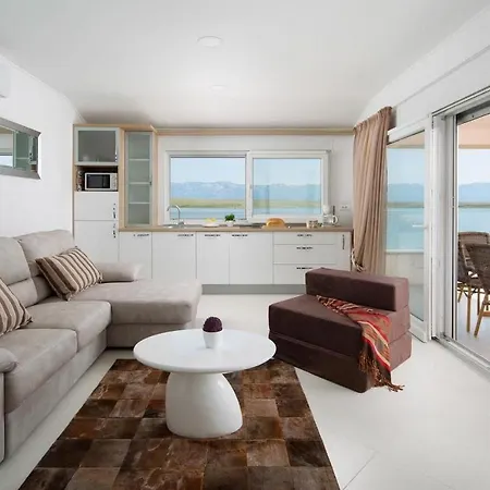 Vista Royal Apartment *