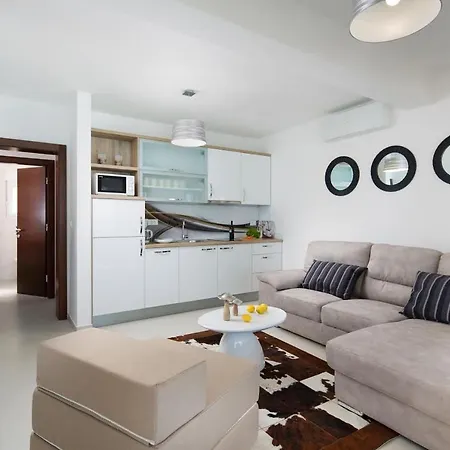 Apartment Vista Royal Vir