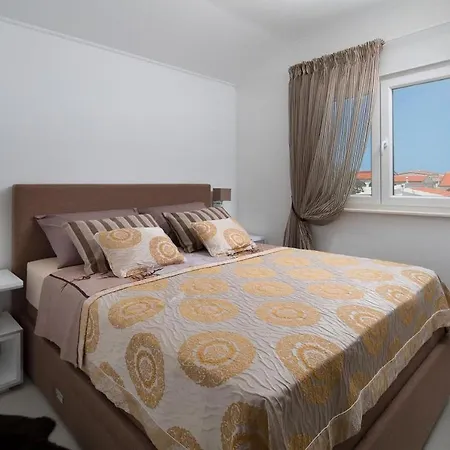 Vista Royal Apartment *